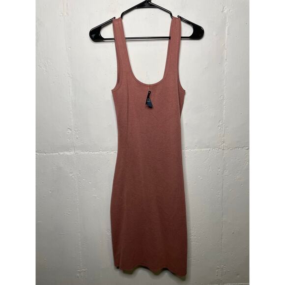 NEW Abercrombie & Fitch Sleeveless Knit Fitted Dress Rose Size Medium Tall MT - Picture 1 of 9
